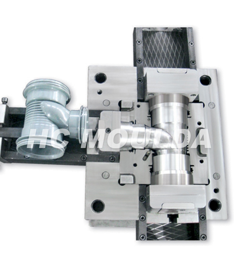 Fitting with gasket mould