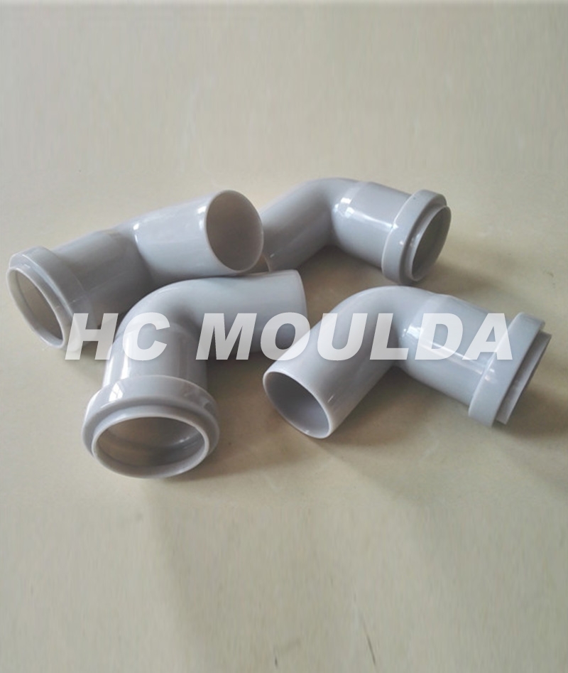 Fitting with gasket mould