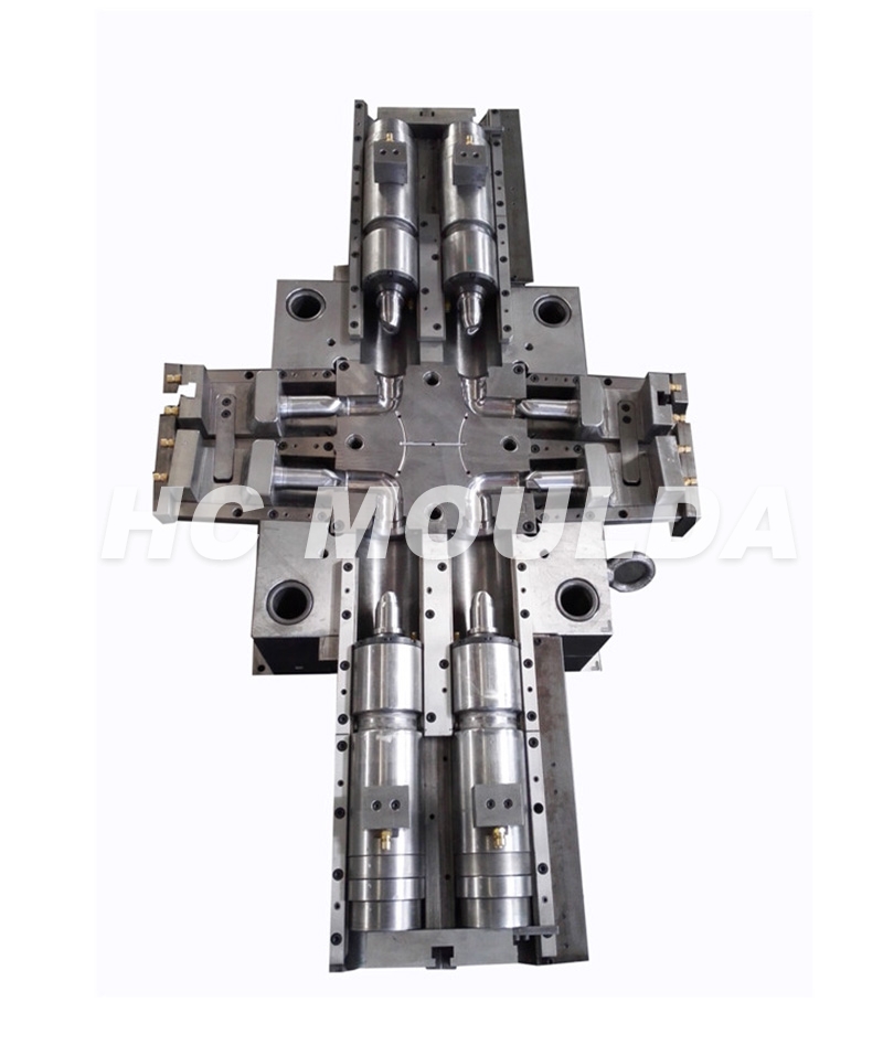 Fitting with gasket mould