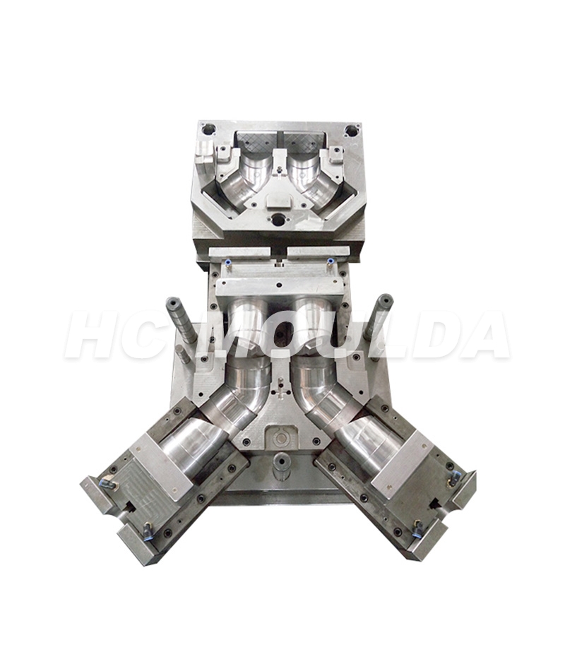 Fitting with gasket mould