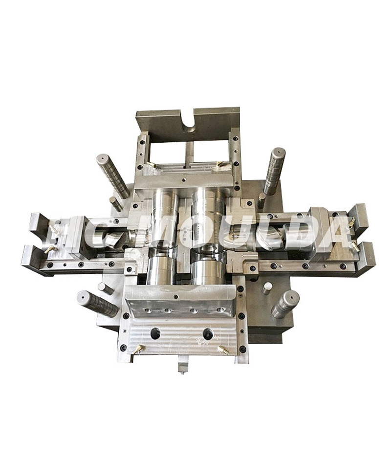 Fitting with gasket mould